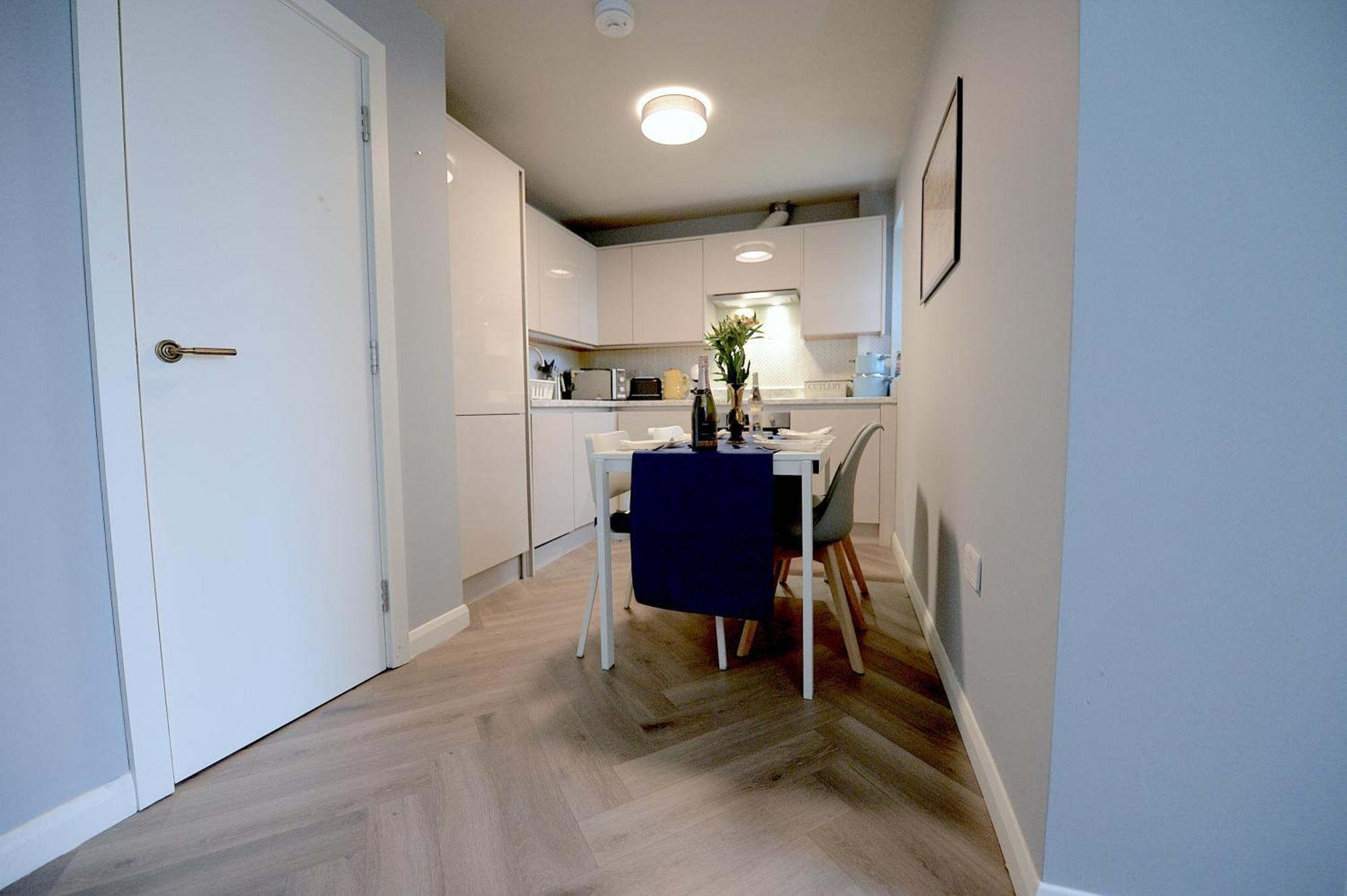 2 Bed Terraced Flat Piccadilly Line Appartamento