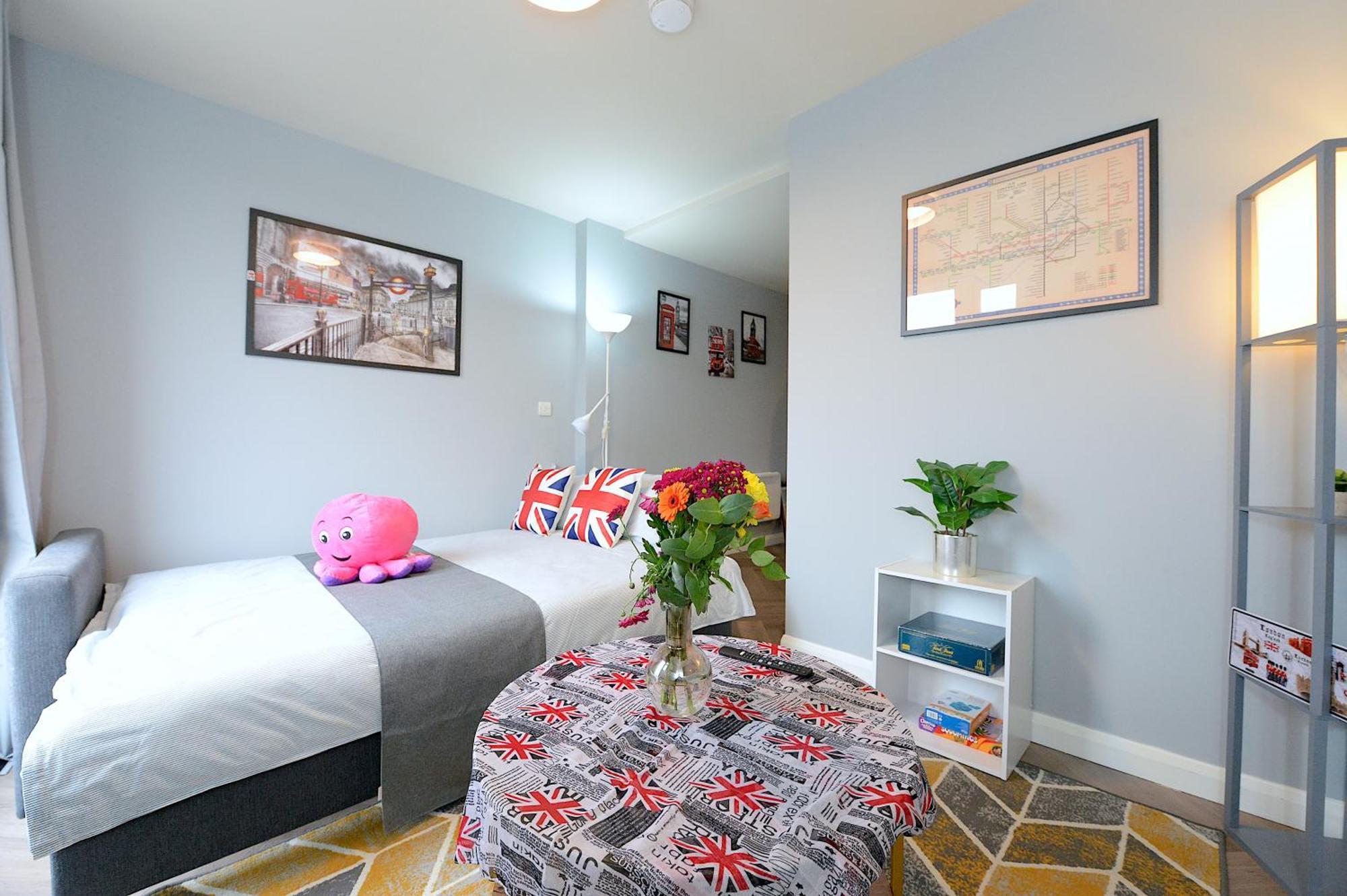 2 Bed Terraced Flat Piccadilly Line Appartamento *