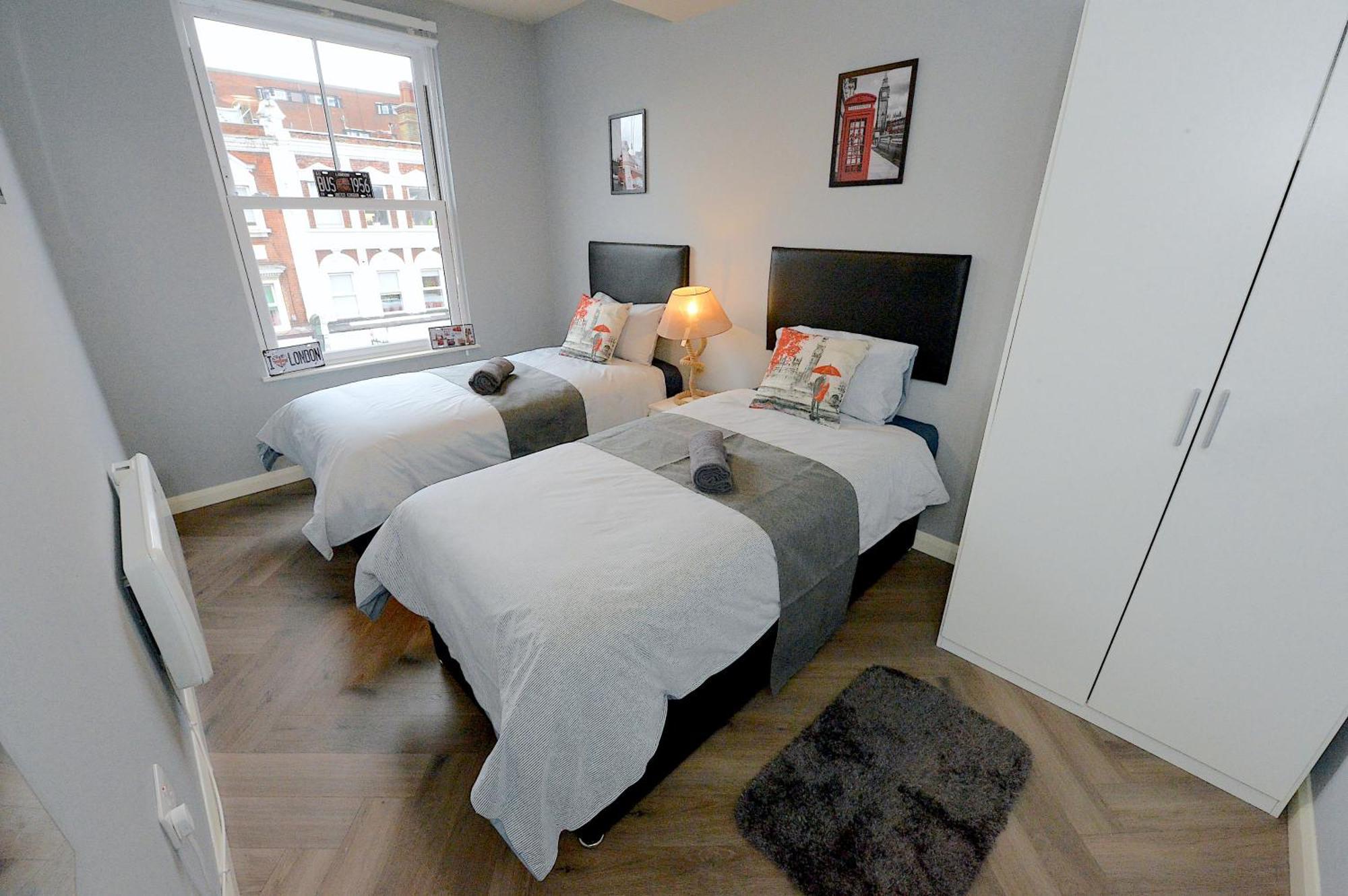 2 Bed Terraced Flat Piccadilly Line Appartamento